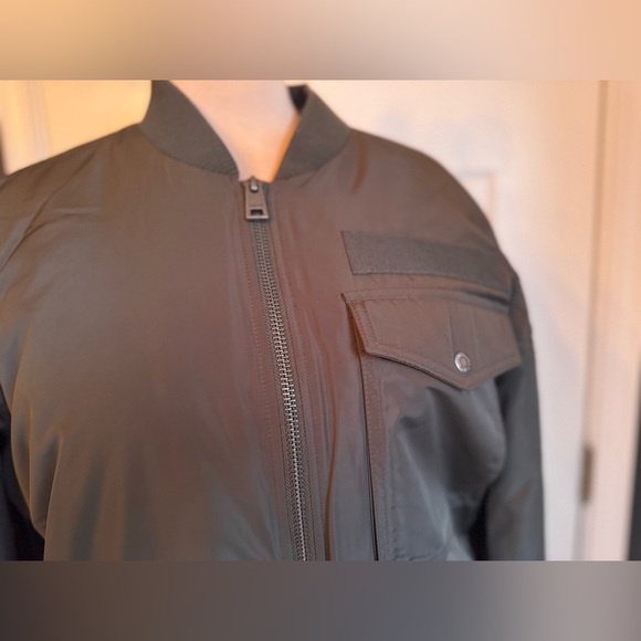 NWT Olive Levi’s Women’s Melanie Newport Bomber Jacket - Picture 4 of 5